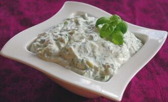 Греческий соус для курицы "Дзадзики"