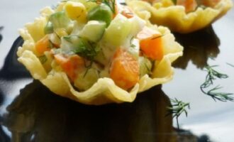 Сырные корзиночки с салатом