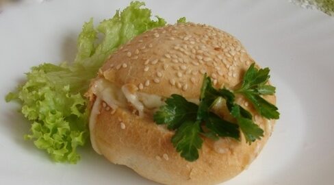 Жульен в булочке