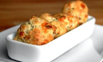 Печенье с беконом и сыром
