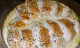Куриное филе, запеченное в сливках