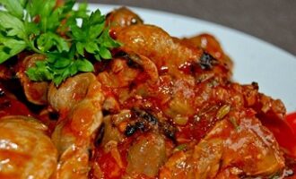 Гуляш из куриных желудков (пупков)
