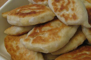 Жареные пирожки с яйцами