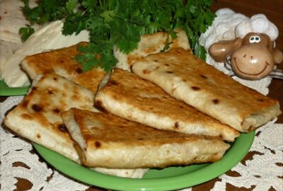 Лаваш с сыром и зеленью на сковороде Бртуч