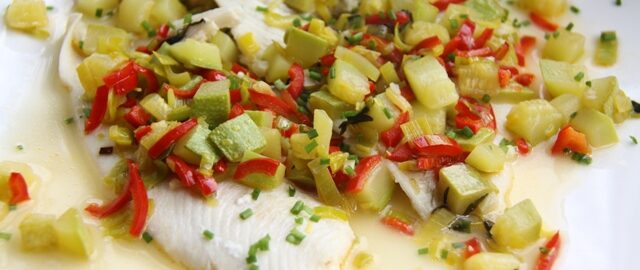 Тилапия запеченная с кабачками