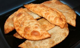 Чебуреки с мясом баранины
