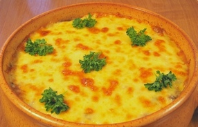 Картофельная запеканка с фаршем и грибами