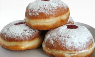 Пончики с заварным кремом