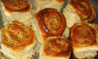Булочки с яблоком из быстрого теста