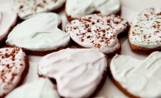 Шоколадное печенье с безе