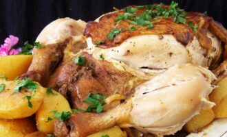 Ароматная курочка с картошкой в мультиварке