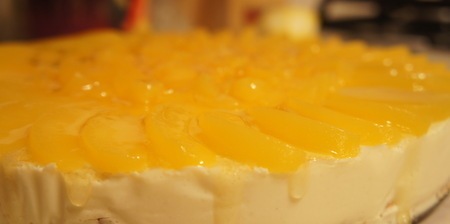 Манный пирог с персиком