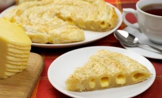 Сырный пирог из слоеного теста