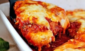 Курица под томатным соусом