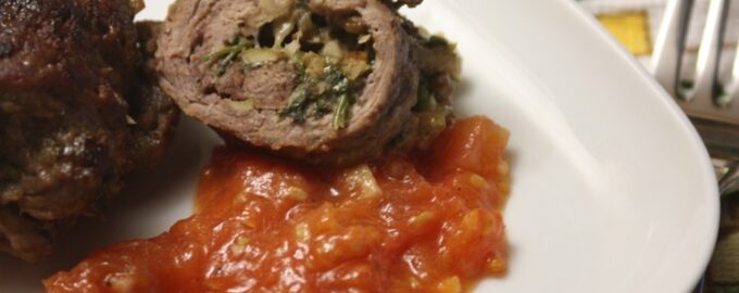 Мясной рулет в отбивной из телятины
