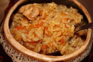 Куриный плов в горшочках