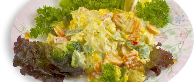 Тиляпия тушеная с овощами