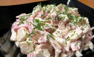 Салат картофельный с кальмаром