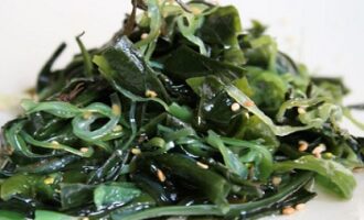 Диетический салат из морской капусты