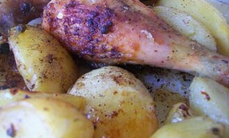 Куриные ножки, запеченные в духовке с картошкой