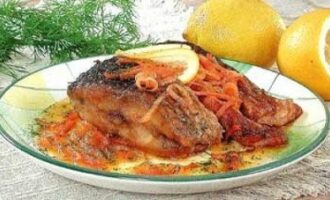 Налим, тушеный с грибами и огурцами