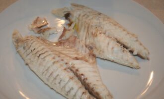 Окунь речной, запеченный в соли