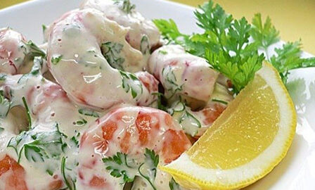 Салат из китайской капусты и креветок