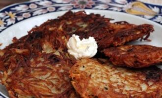 Драники с сардельками