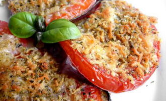 Баклажаны, запеченные с овощами