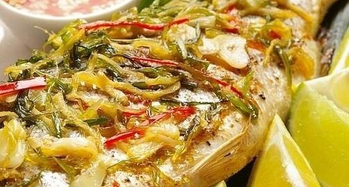 Речной окунь с помидорами