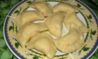 "Бедные" вареники с сырым картофелем