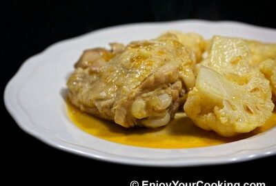 Курица тушеная с цветной капустой и помидорами