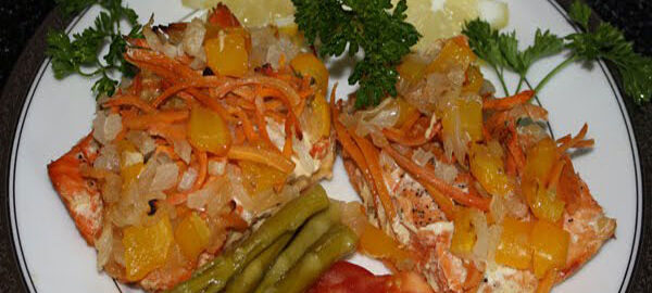 Лосось с овощами