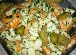 Салат с креветками и кальмарами