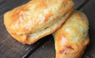 Пирожки с мясом из готового теста
