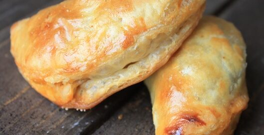 Пирожки с мясом из готового теста