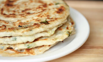 Блины с зеленым луком