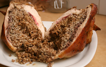 Курица, фаршированная гречкой