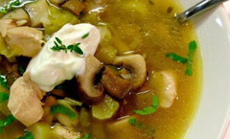 Рассольник с курицей и грибами