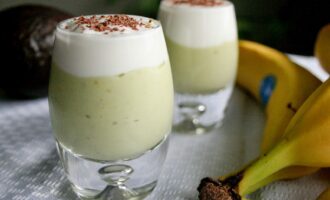 Молочный коктейль с бананом и авокадо