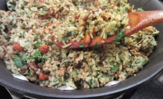 Рассыпчатый рис с овощами