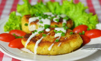 Зразы из картофеля с огурцами