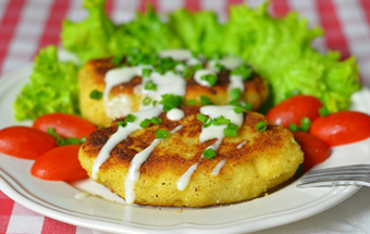 Зразы из картофеля с огурцами