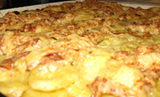 Картошечка с мясом курицы в духовке