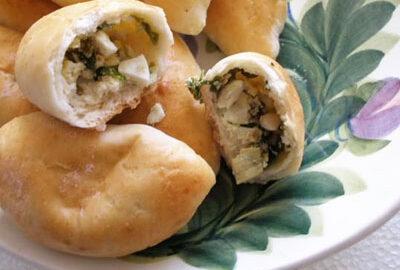 Пирожки с зеленым луком и яйцами в духовке