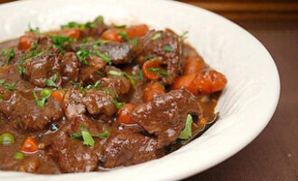 Мясо с подливкой в мультиварке
