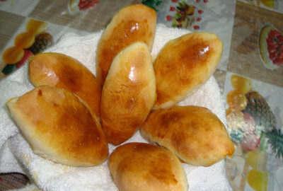 Яблочные пирожки с фруктами