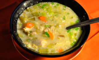 Рассольник с мясом и грибами по-русски