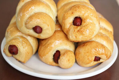 Булка с сосиской