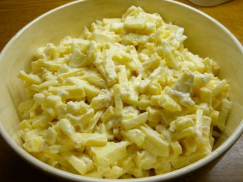 Бранденбургский сырный салат